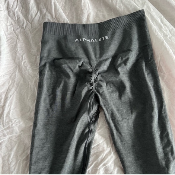 Alphalete Amplify Leggings in Smoke - Picture 4 of 6